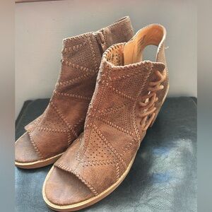 Ecletic Bohemian Not Rated Tan Open-Toe Block Heels